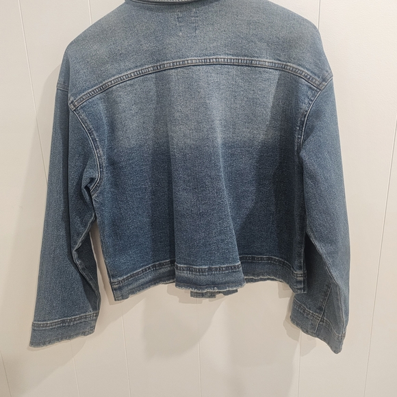 CORE Life Classic Streetwear, Medium Wash Frayed Denim Jean Jacket - S. Large - Picture 5 of 8
